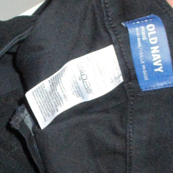 Black Capri Pants NWT Smooth Slim Cotton Blend Old Navy Midrise Pull On Sz 22 - Picture 6 of 7